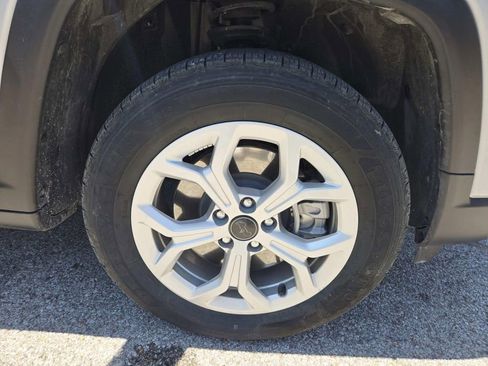 Certified 2025 Jeep Compass Latitude w/ Sun & Sound Group AWD/4WD image 17
