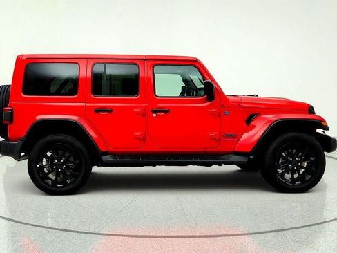 Used 2025 Jeep Wrangler Unlimited Sahara AWD/4WD image 4