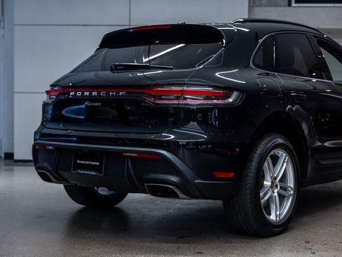 Certified 2023 Porsche Macan AWD/4WD image 25