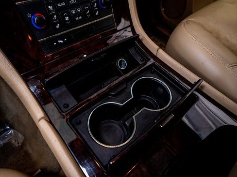 Used 2014 Cadillac Escalade Luxury image 44