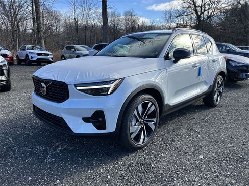 New 2025 Volvo XC40 B5 Plus w/ Protection Package Premier image 4