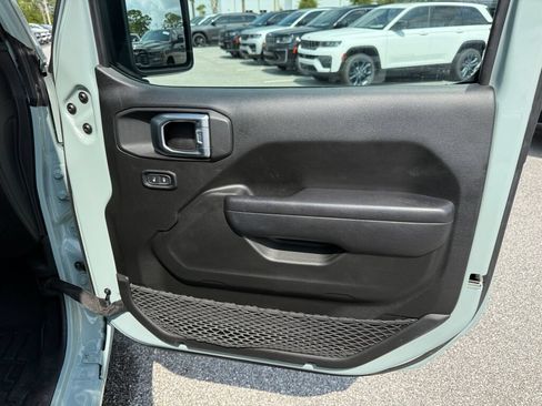 Used 2024 Jeep Wrangler Sport AWD/4WD image 9