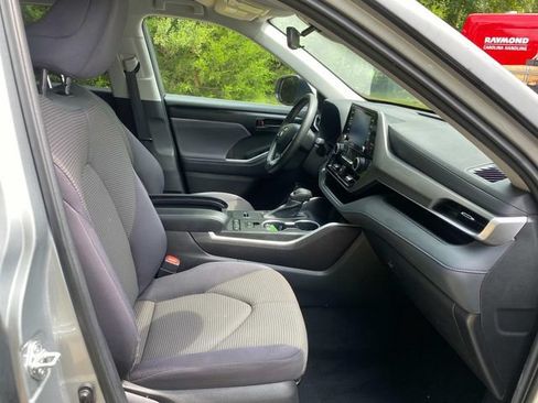 Used 2022 Toyota Highlander L FWD image 36
