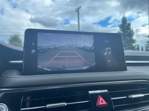 Used 2025 Genesis G70 2.5T image 20