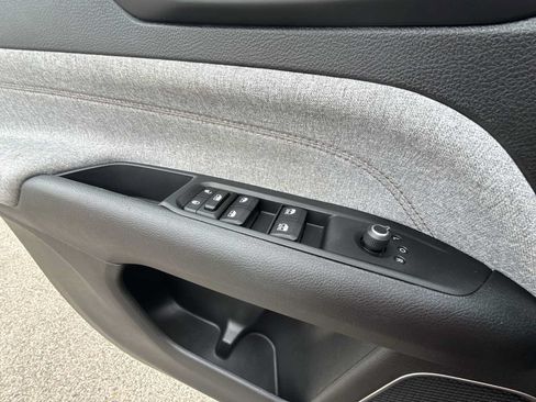 Used 2022 Jeep Compass Latitude w/ Sun and Sound Group AWD/4WD image 23