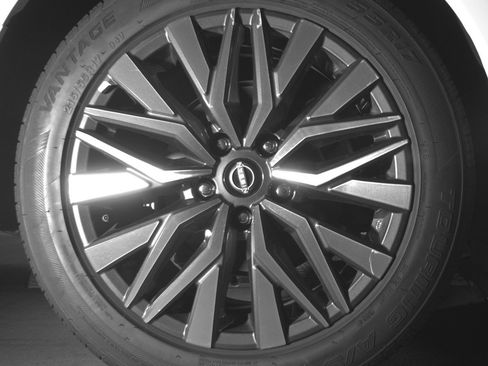 Used 2025 Nissan Altima 2.5 SV FWD image 15