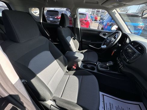 Used 2022 Kia Soul LX w/ Technology Package FWD image 24