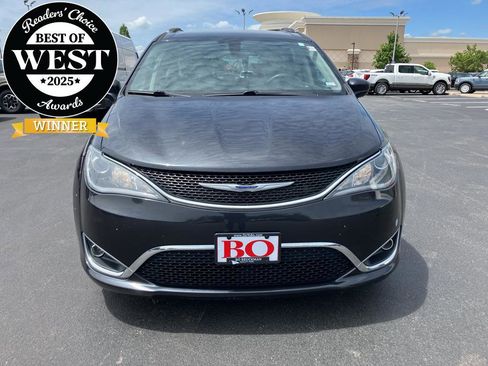 Used 2019 Chrysler Pacifica Touring-L FWD image 1