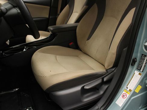 Used 2017 Toyota Prius Three FWD image 17