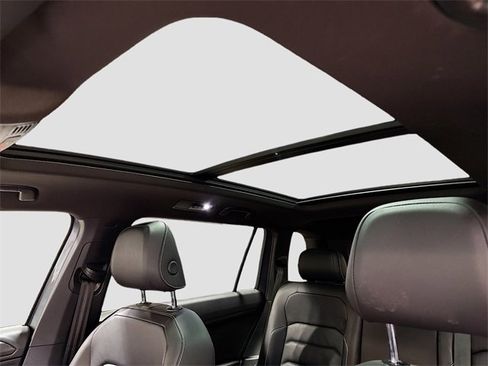 Used 2021 Volkswagen Tiguan SEL Premium R-Line image 25