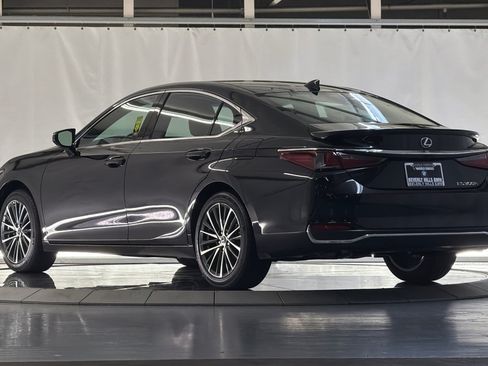 Used 2025 Lexus ES 300h w/ Premium Package FWD image 3