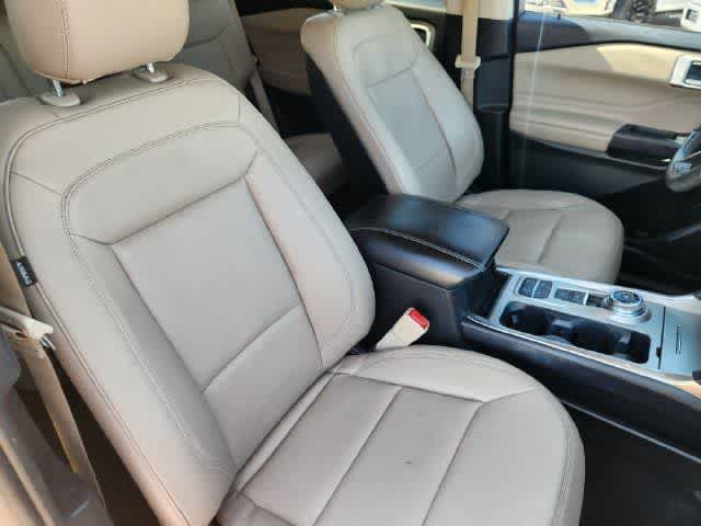 Used 2020 Ford Explorer XLT w/ Equipment Group 202A RWD image 14