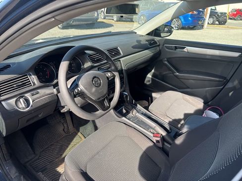 Used 2018 Volkswagen Passat 2.0T S FWD image 17