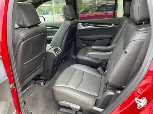 Certified 2024 Cadillac XT6 Premium Luxury w/ Technology Package AWD/4WD image 7