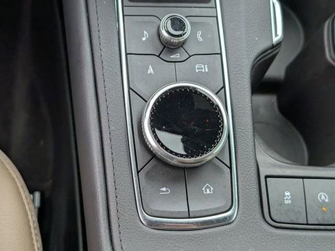 Used 2024 Cadillac XT4 Luxury w/ Cold Weather Package FWD image 19