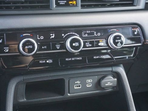 Used 2025 Honda Pilot TrailSport image 15