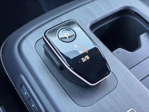 Used 2025 Nissan Ariya FWD image 30