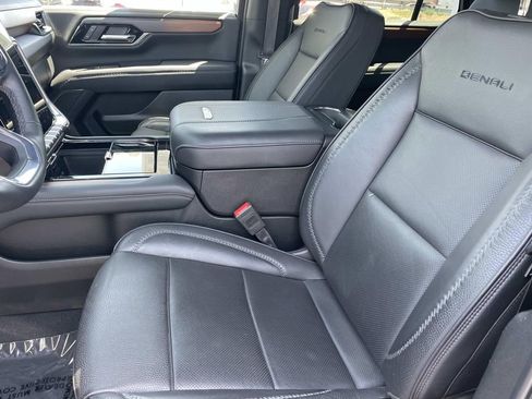 Used 2025 GMC Yukon Denali AWD/4WD image 23