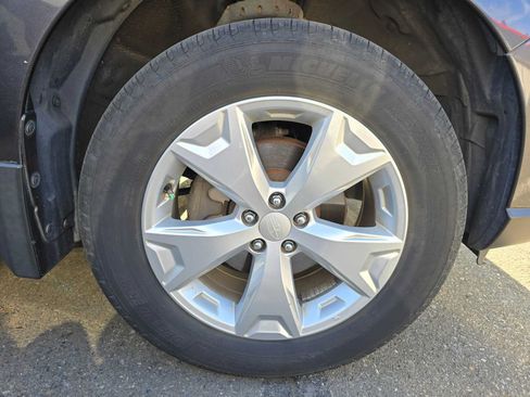 Used 2016 Subaru Forester 2.5i Premium AWD/4WD image 4