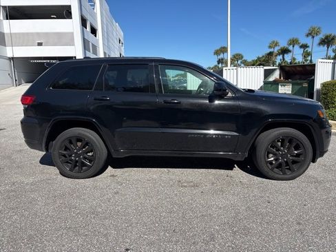 Used 2021 Jeep Grand Cherokee Laredo X image 2