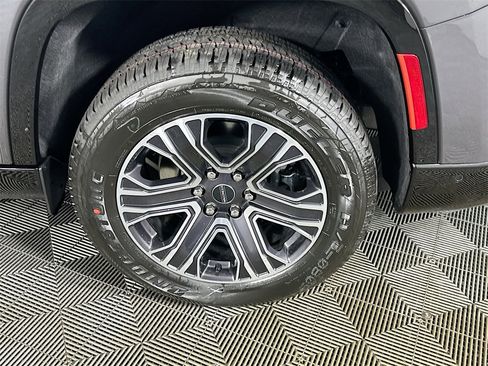 New 2025 Jeep Wagoneer L Series II w/ Convenience Group I image 17