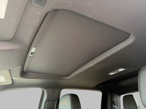 Used 2023 Chevrolet Silverado 1500 High Country w/ High Country Premium Package AWD/4WD image 19