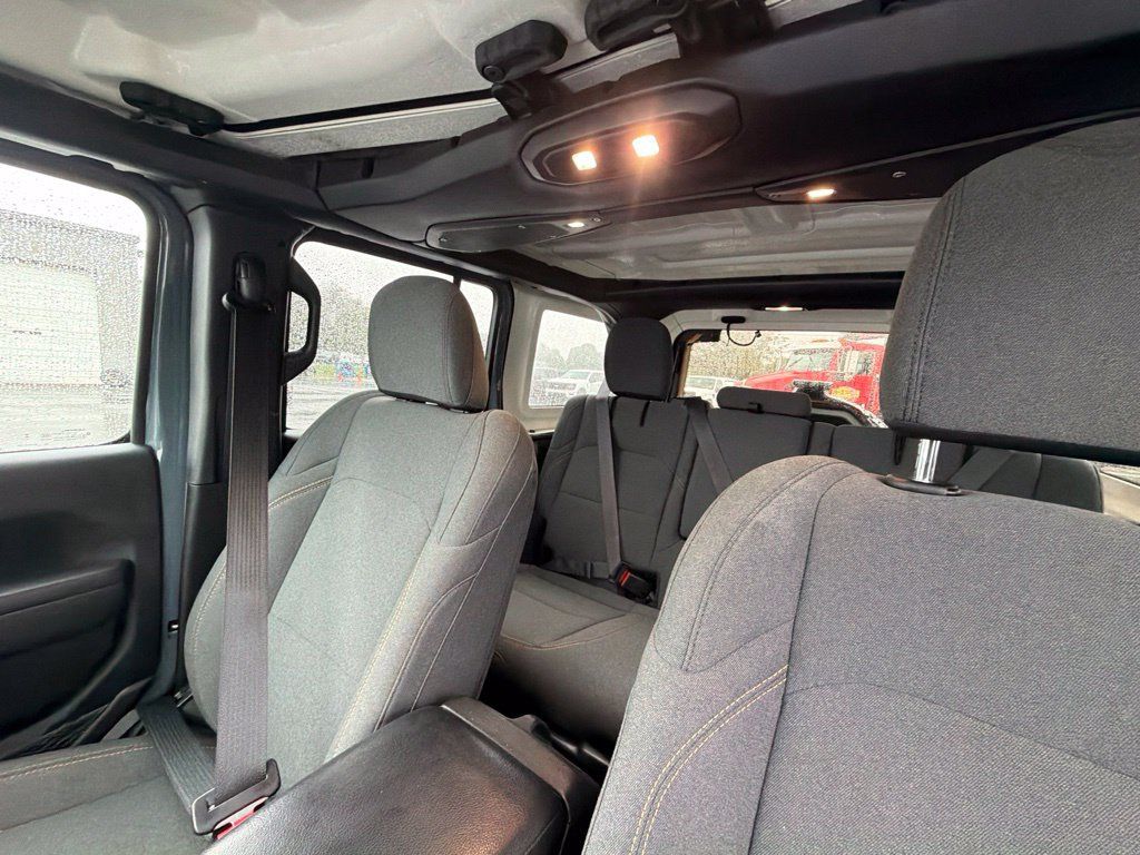 Used 2024 Jeep Wrangler Unlimited AWD/4WD image 19