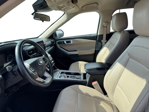 Used 2021 Ford Explorer XLT w/ Equipment Group 202A image 10