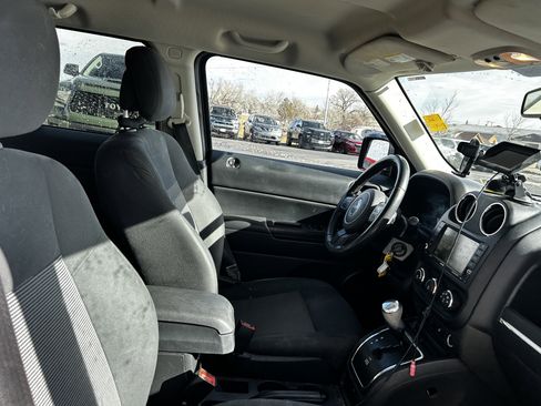 Used 2016 Jeep Patriot Latitude image 12