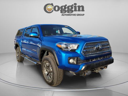 Used 2017 Toyota Tacoma TRD Off-Road w/ Premium & Technology Package image 6