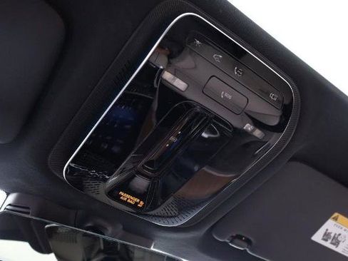 Used 2024 Mercedes-Benz GLC 300 4MATIC image 18