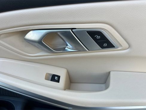 Used 2022 BMW 330i Sedan w/ Convenience Package image 20