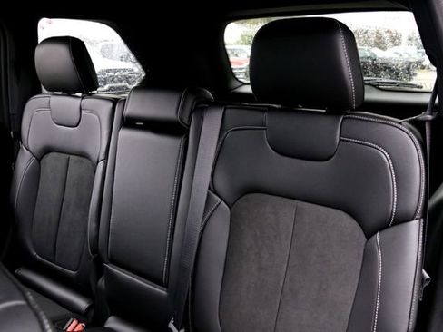 New 2025 Jeep Grand Cherokee Altitude image 19