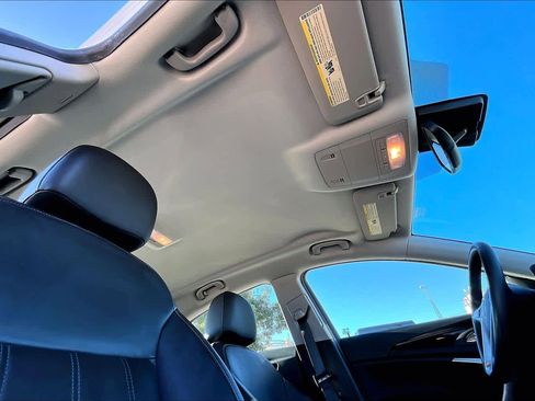 Used 2011 Buick Regal CXL image 14