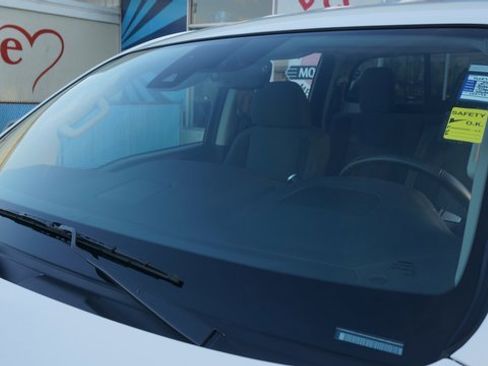 Used 2024 Nissan Titan SV w/ SV Convenience Package image 95