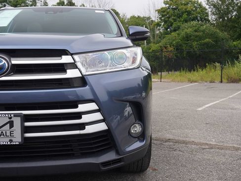 Used 2019 Toyota Highlander XLE AWD/4WD image 16