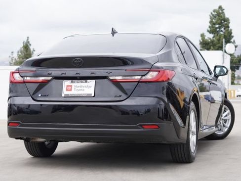 Used 2025 Toyota Camry LE w/ Convenience Package FWD image 7