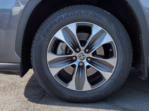Used 2023 Toyota Highlander XLE image 14