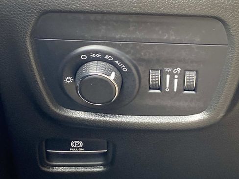 Certified 2024 Jeep Grand Cherokee Altitude image 31