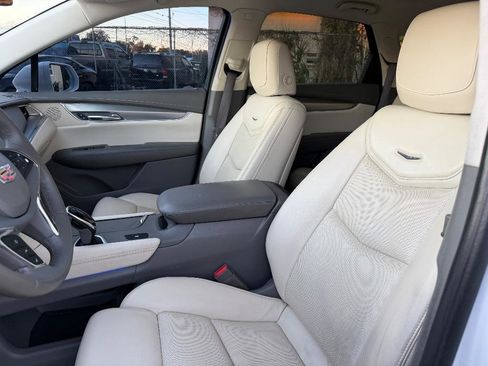 Used 2017 Cadillac XT5 Luxury w/ Driver Awareness Package image 11