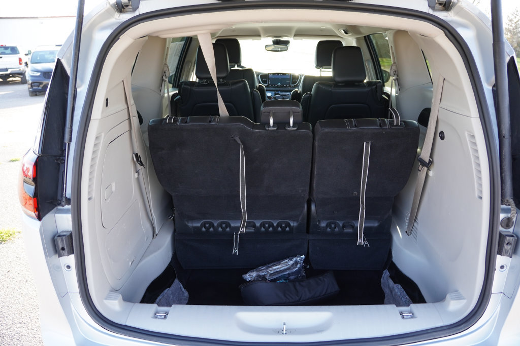 Used 2024 Chrysler Pacifica Limited FWD image 23