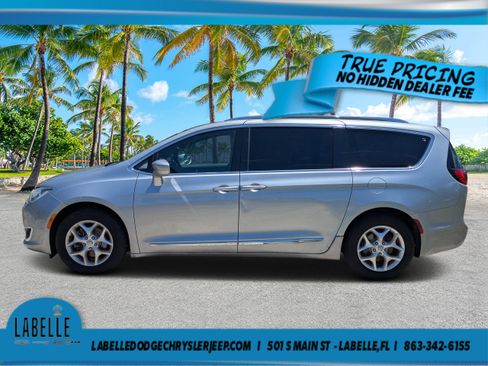 Used 2020 Chrysler Pacifica Touring-L FWD image 6