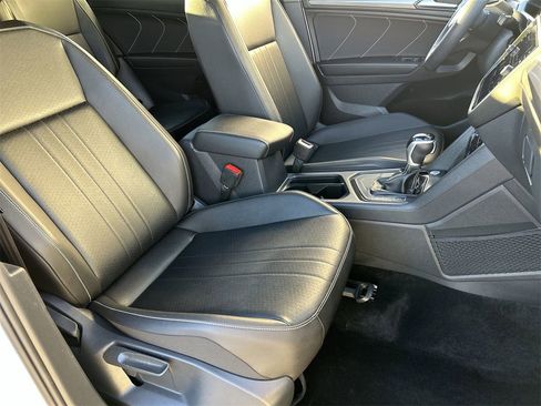 Certified 2023 Volkswagen Tiguan SE R-Line image 8