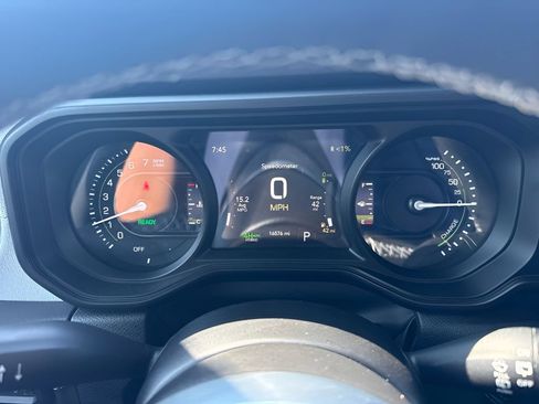 Used 2025 Jeep Wrangler Unlimited Sahara w/ Safety Group AWD/4WD image 14