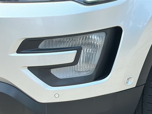 Used 2017 Ford Explorer Limited w/ Equipment Group 303A AWD/4WD image 5