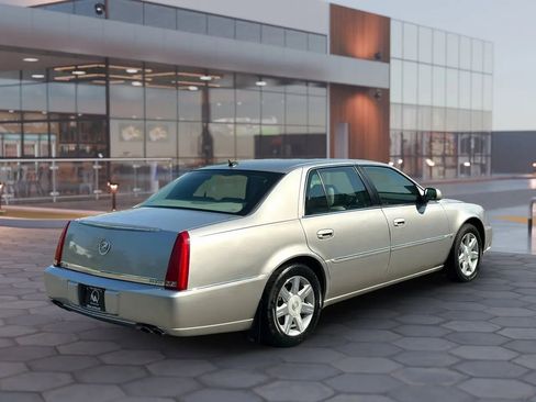 Used 2006 Cadillac DTS w/ Sun And Sound Package image 9