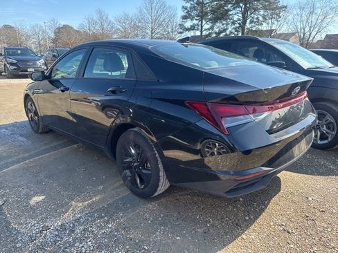 Used 2022 Hyundai Elantra SEL w/ Preferred Accessory Package image 7