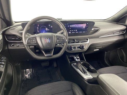 Used 2024 Buick Envista Preferred w/ Convenience I Package image 18