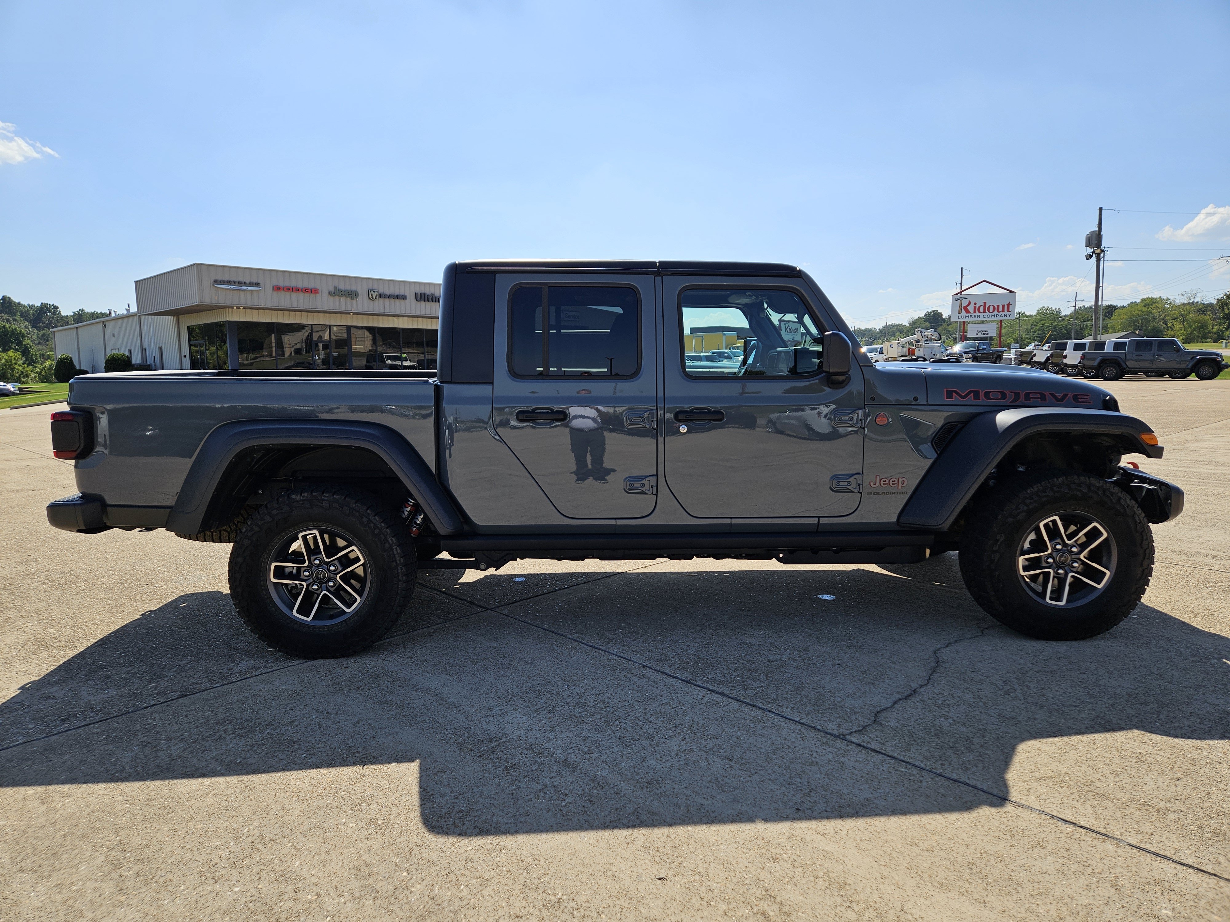 Used 2026 Jeep Gladiator Mojave AWD/4WD image 7