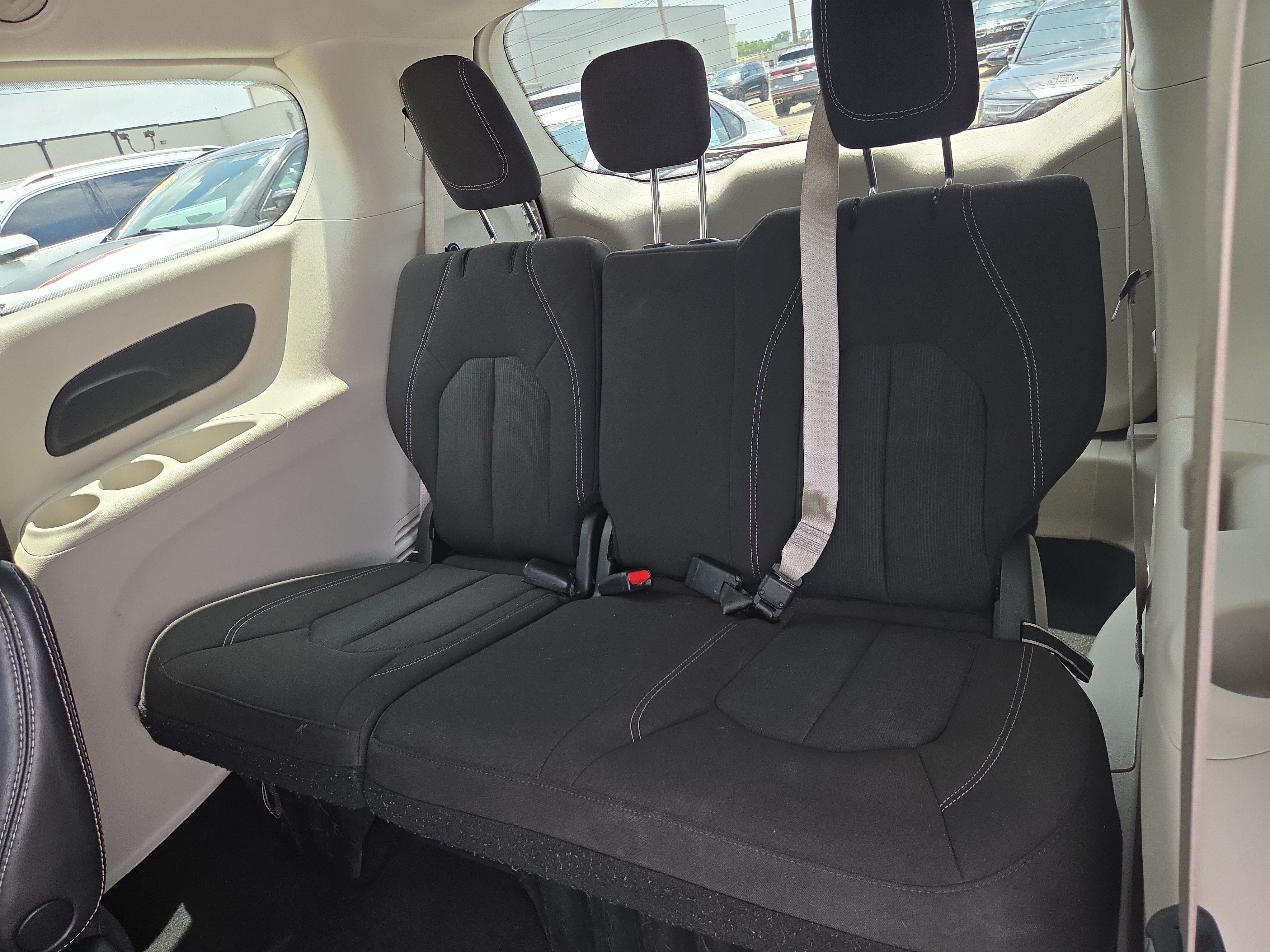 Used 2023 Chrysler Voyager LX FWD image 6